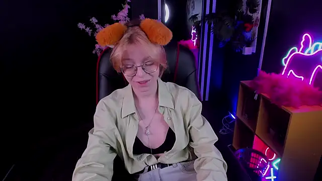 FoxxyyPolly online show from June 17, 5:32 am
