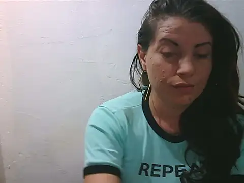 Snapshot of Brun3tt3n chatting on February 16, 7:49 pm Brun3tt3n online show from February 16, 7:49 pm