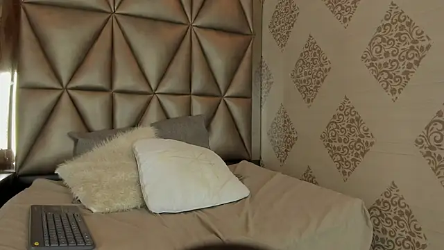 Snapshot of Violett_Carter chatting on July 17, 11:50 am Violett Carter online show from July 17, 11:50 am