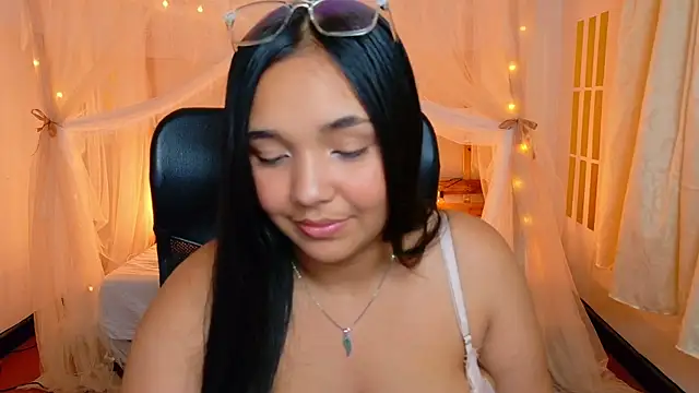 Snapshot of leoneriss chatting on May 9, 2:50 am leoneriss online show from May 9, 2:50 am