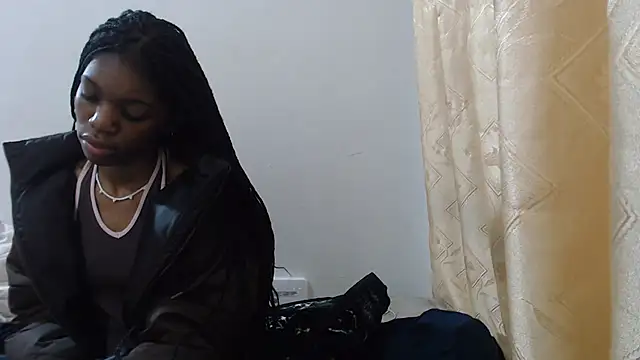 Snapshot of PetiteBarbie_05 chatting on July 27, 5:58 am PetiteBarbie 05 online show from July 27, 5:58 am