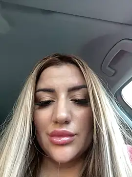 Snapshot of SophiePale chatting on December 15, 12:17 pm SophiePale online show from December 15, 12:17 pm