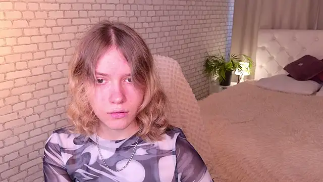 Snapshot of MilanaRayy chatting on June 20, 5:10 am MilanaRayy online show from June 20, 5:10 am