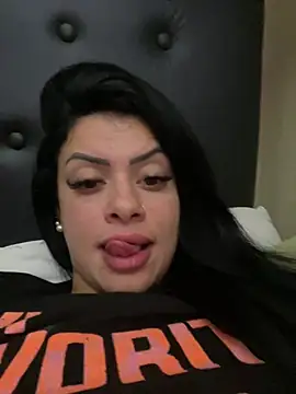 Snapshot of belababyy chatting on August 7, 2:02 am belababyy online show from August 7, 2:02 am