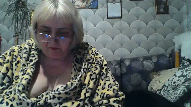 MarinaFarina53 online show from June 15, 8:55 pm