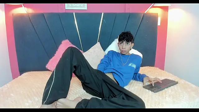ero boy40 online show from June 3, 4:48 am