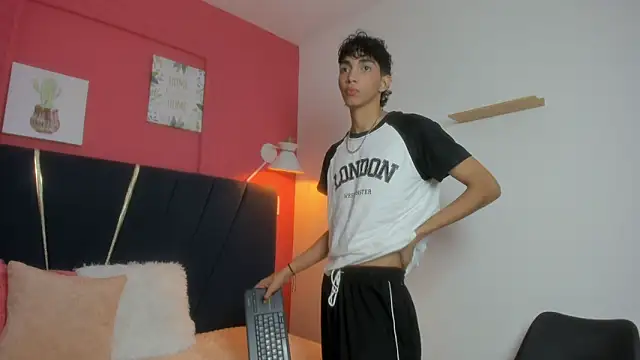 ero boy40 online show from June 19, 4:06 am