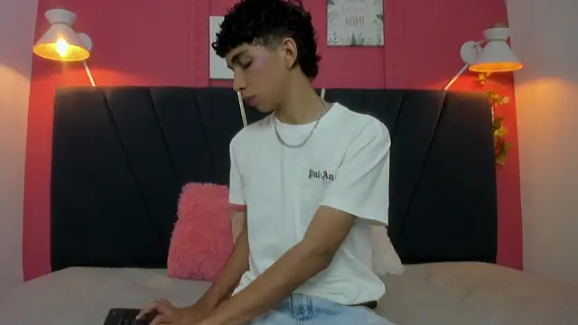 ero boy40 online show from August 4, 1:14 pm