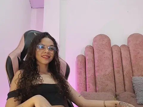Snapshot of Sofivega18 chatting on June 23, 12:41 am Sofivega18 online show from June 23, 12:41 am