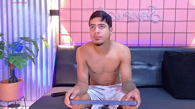 criss hardcock  online show from June 4, 1:06 pm