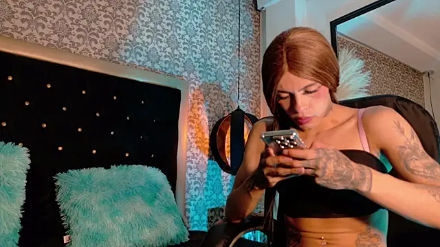 KarolFoxxi   online show from June 5, 9:09 pm