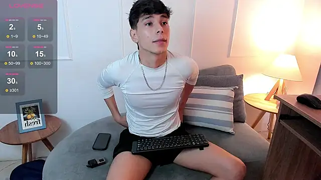 Snapshot of jacob_colliins chatting on June 18, 8:13 pm jacob colliins online show from June 18, 8:13 pm