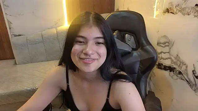 Snapshot of alesia_v_v chatting on July 7, 7:23 am alesia v v online show from July 7, 7:23 am