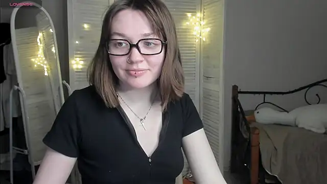 RinaSXY online show from June 16, 8:00 pm