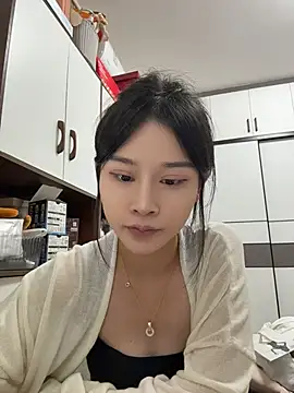 Snapshot of cuteluky18 chatting on May 15, 12:01 pm cuteluky18 online show from May 15, 12:01 pm