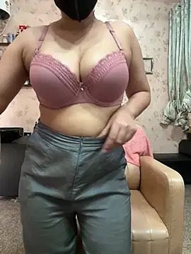 Snapshot of queen_sofiya chatting on June 28, 7:58 am queen sofiya online show from June 28, 7:58 am