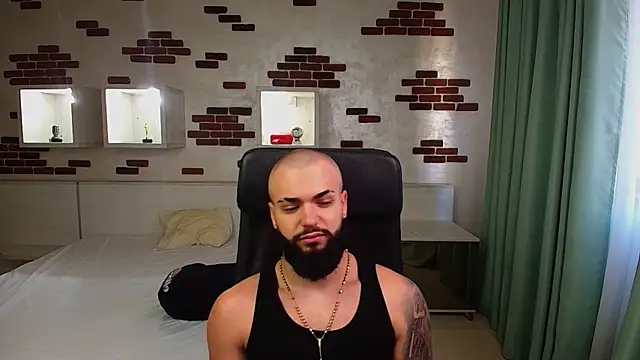 OscarWillss online show from May 18, 4:18 am