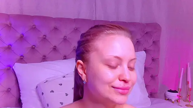 Snapshot of DorissHilton chatting on May 18, 11:54 pm DorissHilton online show from May 18, 11:54 pm