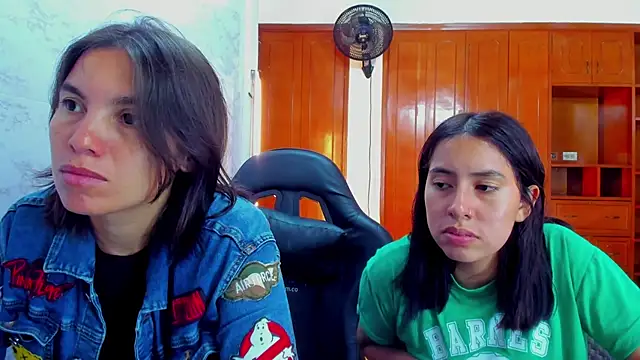 Snapshot of Soffy_and_Emily chatting on June 17, 12:40 pm Soffy and Emily online show from June 17, 12:40 pm