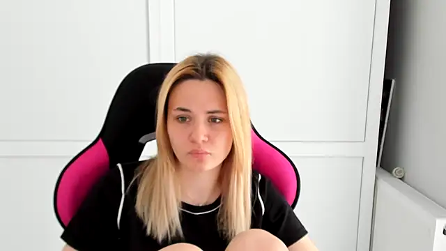 Emma starrs  online show from May 17, 12:12 pm