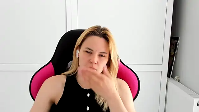 Emma starrs  online show from May 24, 7:35 am