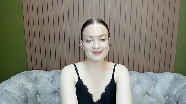 Mila Richardson online show from May 31, 7:48 am