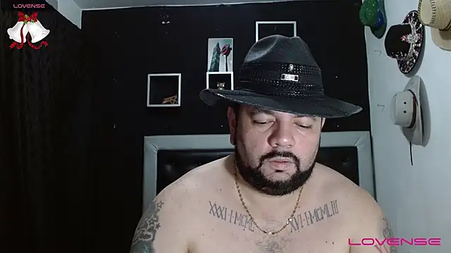 Snapshot of perverseveteranmanxxx chatting on December 28, 11:05 pm perverseveteranmanxxx online show from December 28, 11:05 pm