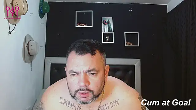 Snapshot of perverseveteranmanxxx chatting on January 19, 12:17 am perverseveteranmanxxx online show from January 19, 12:17 am