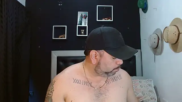 Snapshot of perverseveteranmanxxx chatting on January 31, 6:25 pm perverseveteranmanxxx online show from January 31, 6:25 pm