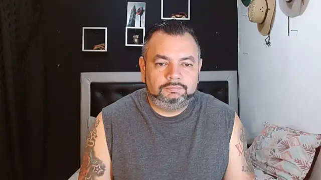 Snapshot of perverseveteranmanxxx chatting on February 4, 2:07 am perverseveteranmanxxx online show from February 4, 2:07 am