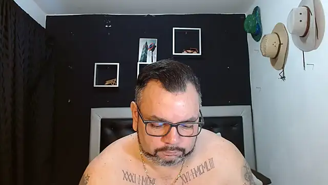 Snapshot of perverseveteranmanxxx chatting on February 4, 2:53 pm perverseveteranmanxxx online show from February 4, 2:53 pm