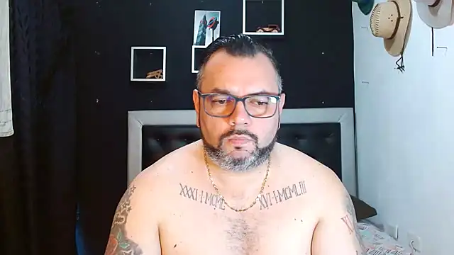 Snapshot of perverseveteranmanxxx chatting on February 5, 8:25 pm perverseveteranmanxxx online show from February 5, 8:25 pm