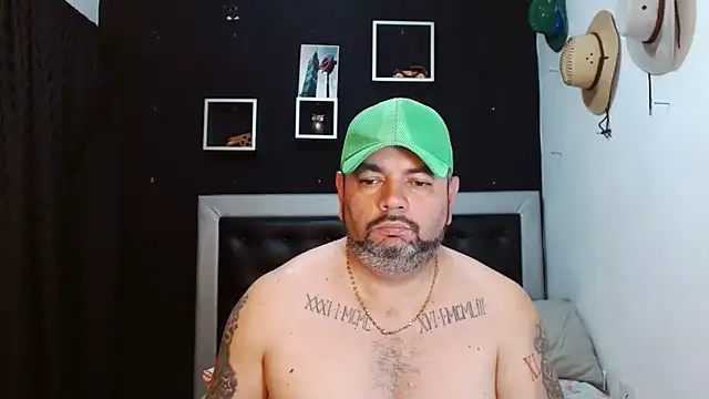 Snapshot of perverseveteranmanxxx chatting on February 11, 11:44 pm perverseveteranmanxxx online show from February 11, 11:44 pm