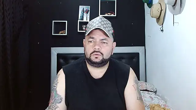 Snapshot of perverseveteranmanxxx chatting on February 18, 3:21 am perverseveteranmanxxx online show from February 18, 3:21 am