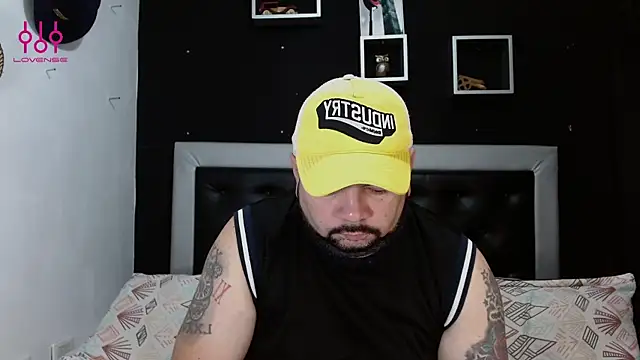 Snapshot of perverseveteranmanxxx chatting on February 22, 1:35 pm perverseveteranmanxxx online show from February 22, 1:35 pm