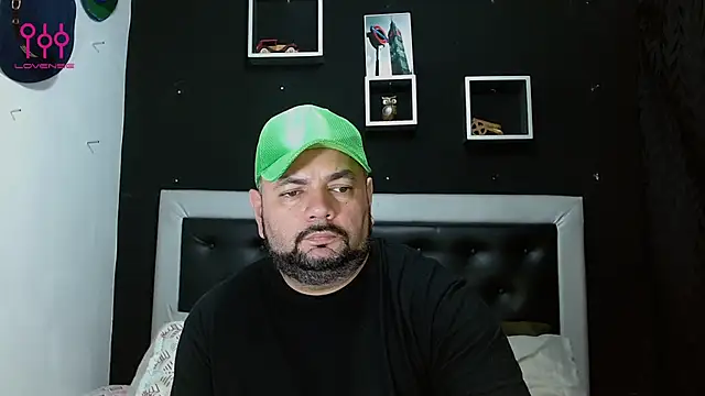 Snapshot of perverseveteranmanxxx chatting on February 25, 2:58 am perverseveteranmanxxx online show from February 25, 2:58 am