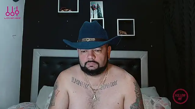 Snapshot of perverseveteranmanxxx chatting on March 4, 12:44 pm perverseveteranmanxxx online show from March 4, 12:44 pm