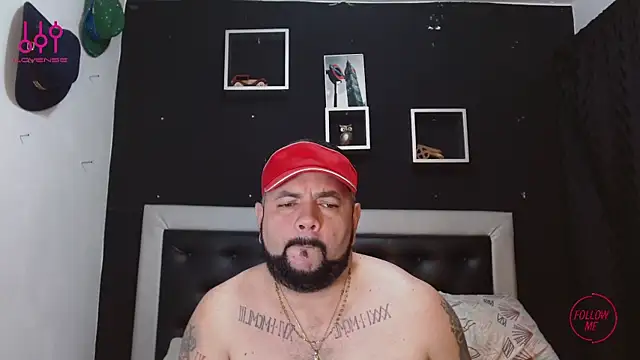 Snapshot of perverseveteranmanxxx chatting on March 5, 10:21 pm perverseveteranmanxxx online show from March 5, 10:21 pm