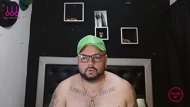 Snapshot of perverseveteranmanxxx chatting on March 11, 1:05 am perverseveteranmanxxx online show from March 11, 1:05 am