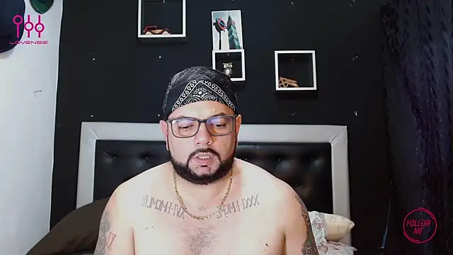 Snapshot of perverseveteranmanxxx chatting on March 19, 9:27 pm perverseveteranmanxxx online show from March 19, 9:27 pm