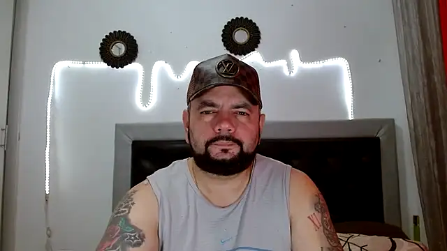 Snapshot of perverseveteranmanxxx chatting on September 20, 1:45 pm perverseveteranmanxxx online show from September 20, 1:45 pm