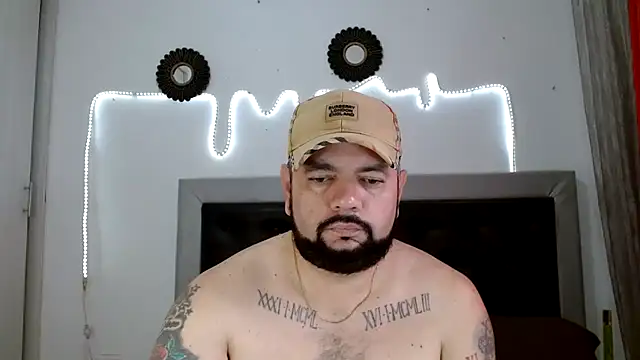 Snapshot of perverseveteranmanxxx chatting on September 25, 4:11 pm perverseveteranmanxxx online show from September 25, 4:11 pm