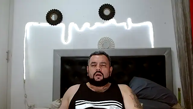 Snapshot of perverseveteranmanxxx chatting on September 26, 4:16 am perverseveteranmanxxx online show from September 26, 4:16 am