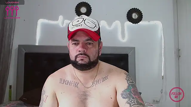 Snapshot of perverseveteranmanxxx chatting on October 16, 3:46 pm perverseveteranmanxxx online show from October 16, 3:46 pm