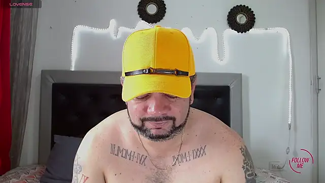 Snapshot of perverseveteranmanxxx chatting on October 21, 3:46 pm perverseveteranmanxxx online show from October 21, 3:46 pm