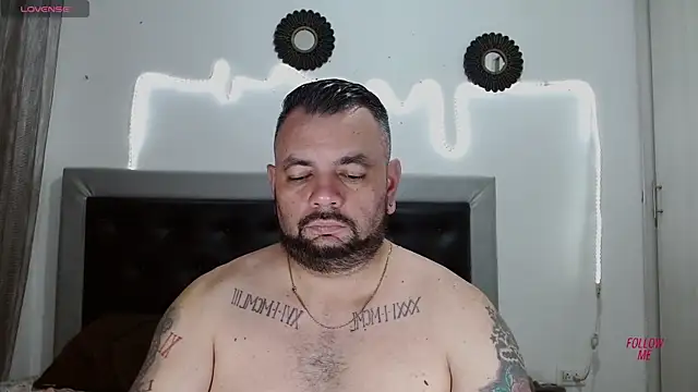 Snapshot of perverseveteranmanxxx chatting on October 25, 5:26 am perverseveteranmanxxx online show from October 25, 5:26 am