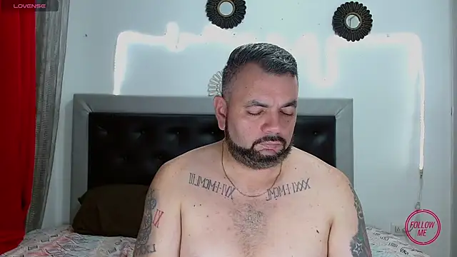 Snapshot of perverseveteranmanxxx chatting on October 31, 3:18 am perverseveteranmanxxx online show from October 31, 3:18 am