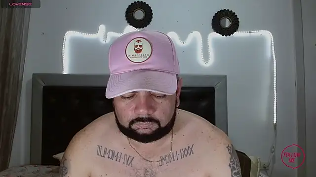 Snapshot of perverseveteranmanxxx chatting on November 13, 3:49 am perverseveteranmanxxx online show from November 13, 3:49 am