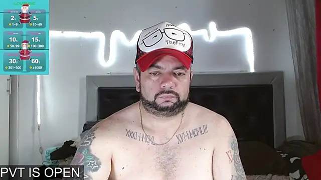 Snapshot of perverseveteranmanxxx chatting on December 16, 12:32 pm perverseveteranmanxxx online show from December 16, 12:32 pm