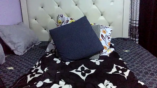 Snapshot of creamyamber chatting on September 28, 3:12 am creamyamber online show from September 28, 3:12 am